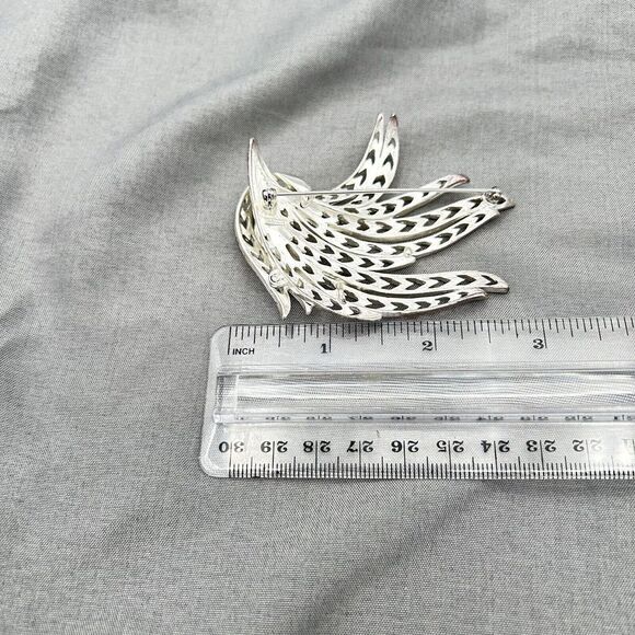 Vintage Large MONET Brooch Pin‎ Textured Brushed Silver Tone Modernist MCM 3" - Picture 3 of 4